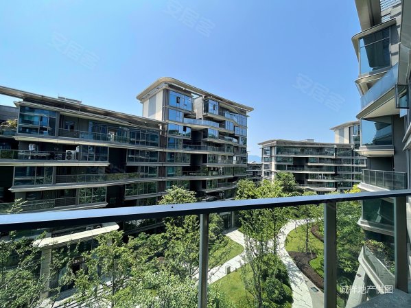 龙湖揽境3室2厅3卫183.37㎡南北460万