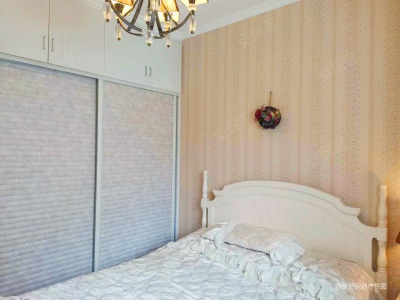 长富花园南北通透满五正规商品房双卫格局出行方便