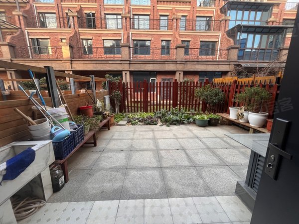 武汉黄陂盘龙城f绿岛艺墅奥莱旁 地铁口 f绿岛别墅 月租7k 带前后花园