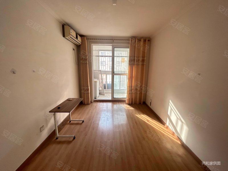 龙山花园7628平57万2室1厅1卫