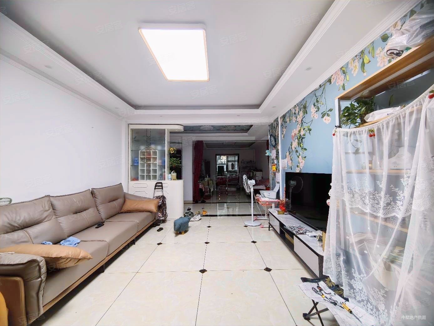 新上急售!价格好谈!海棠花园旁龙兴花园一楼带大院子大三室双卫