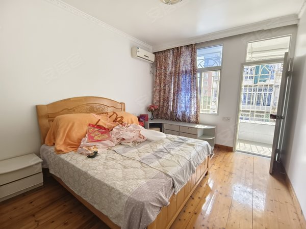 梅峰路租房,梅峰路精装首租3房带带杂物间,馨尚月子,龙峰宾馆,拎包