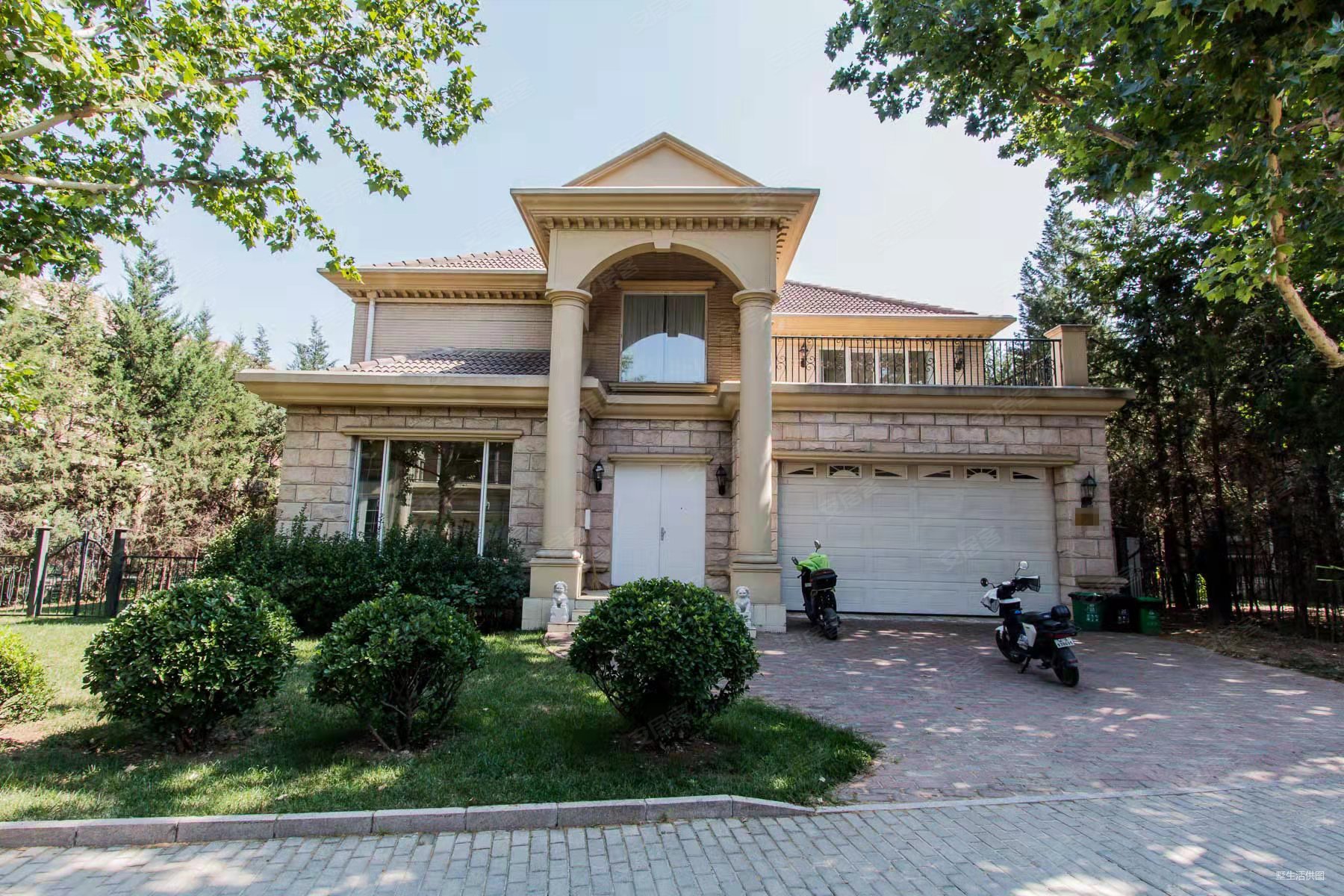 大湖山庄南向落地窗设计9米挑空客厅采光好临湖独栋