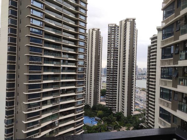 珠海横琴湾仔华发峰景湾湾仔,华发小区,精装精3房出租,南北对流双阳台