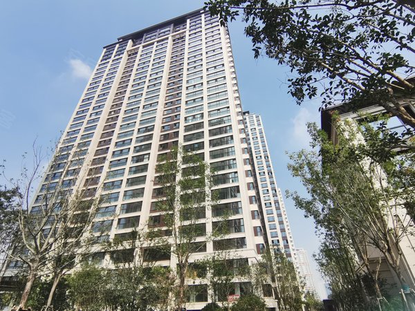 青岛崂山高科园华新园东宸府地铁旁 丽达茂东宸府精装套四双卫出租