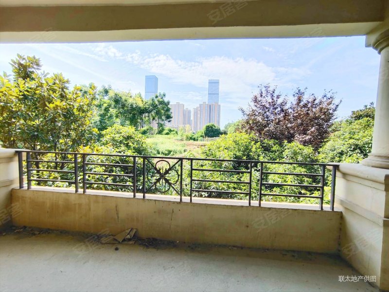 水云间3室2厅3卫202.86㎡南北320万