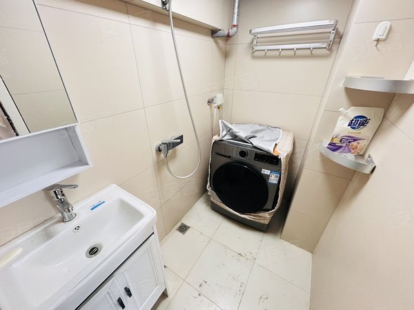 重庆两江新区蔡家中南玖宸(商住楼)六号线地铁站口 精装大单配 带落地窗大床 可月付0宗芥出租房源真实图片