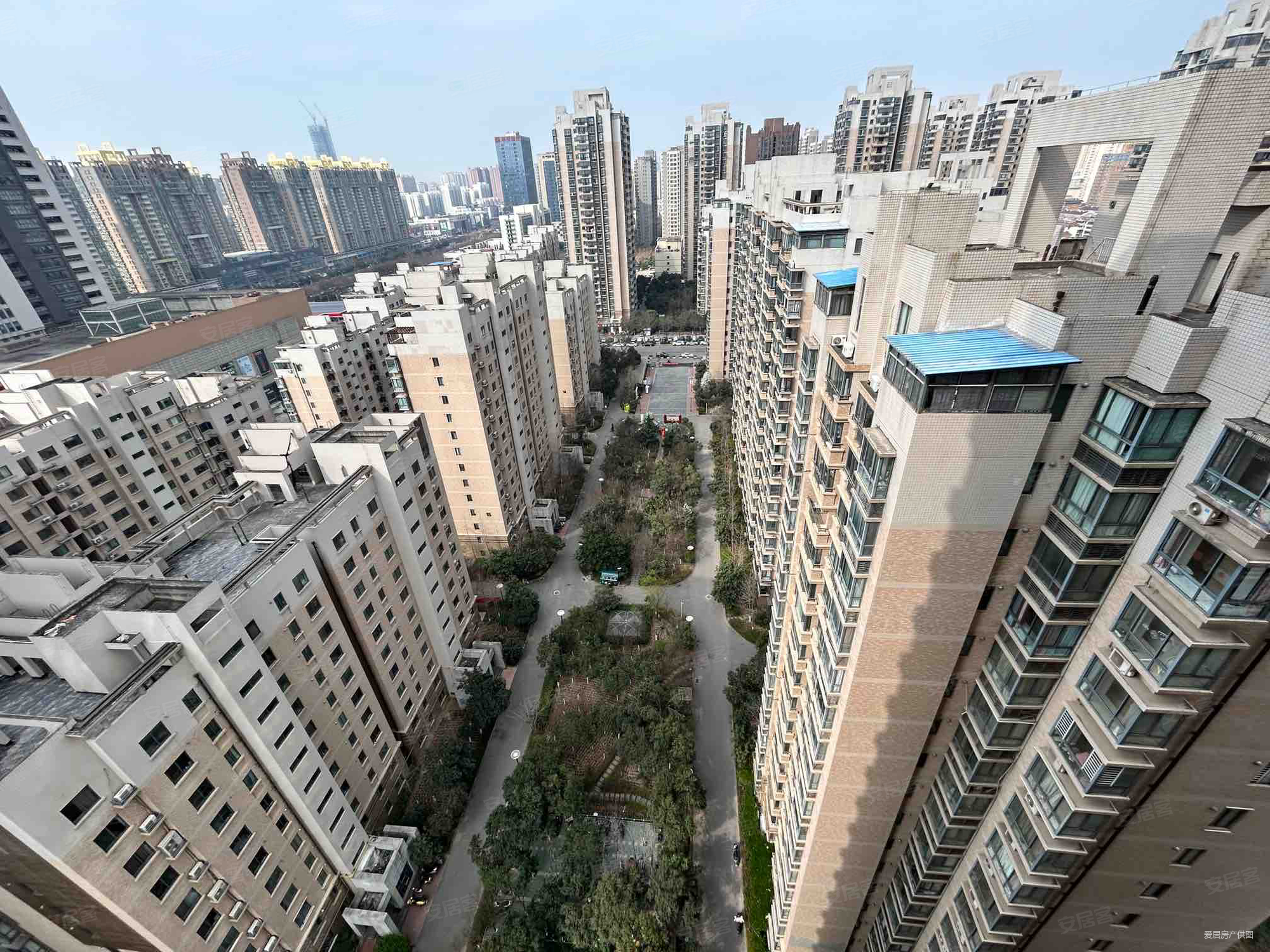 锦园君逸东区集中供暖电梯房近医院大两房精装好房