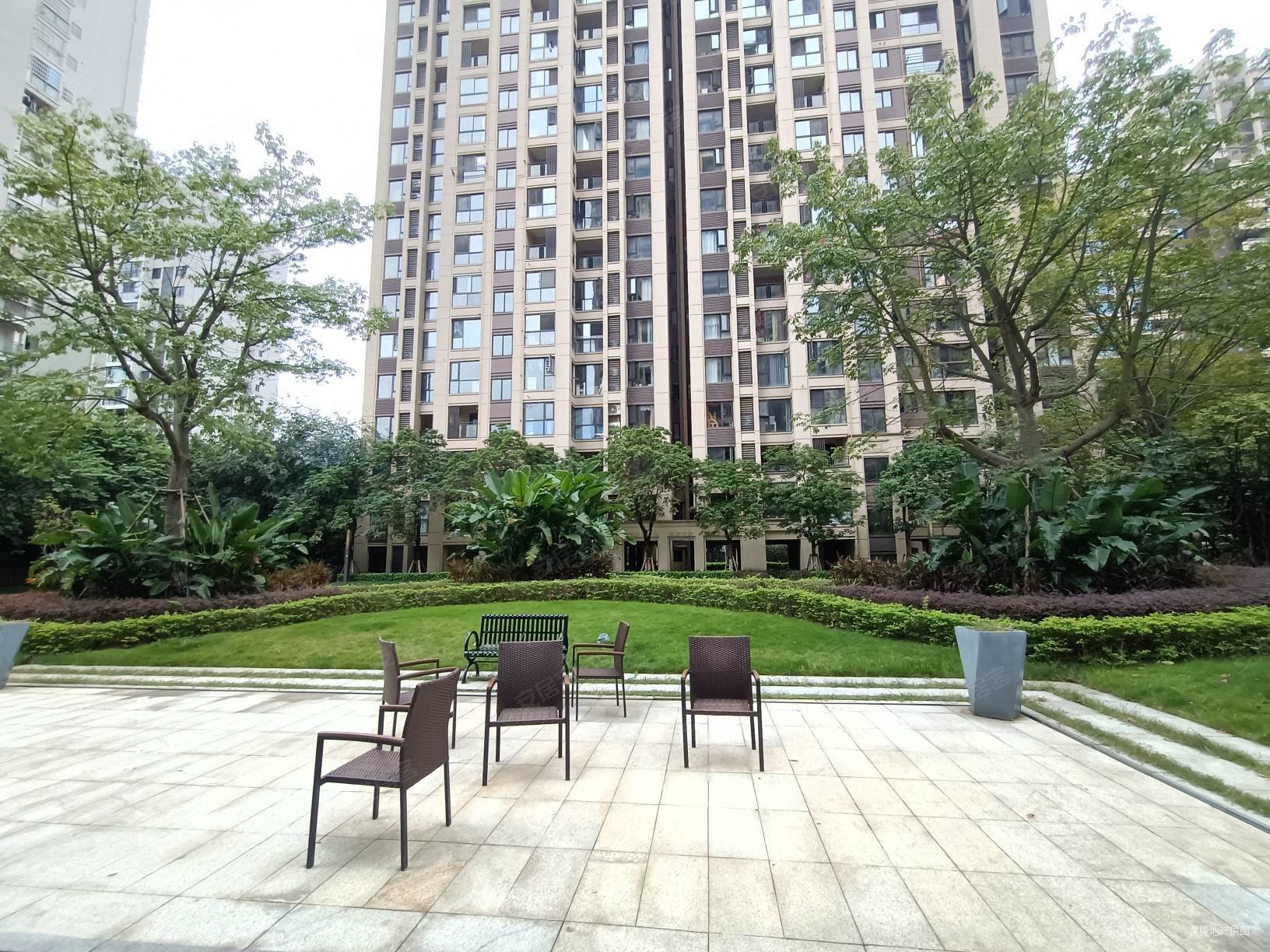 板楼南北通透三阳台赠送大 居住舒适视野美丽 金科天宸