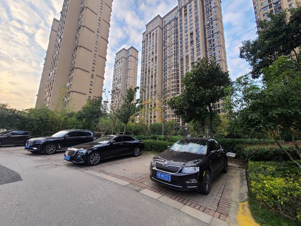 无锡惠山堰桥嘉利华府庄园(十区)实拍 地铁口华府庄园 精装三房 随时