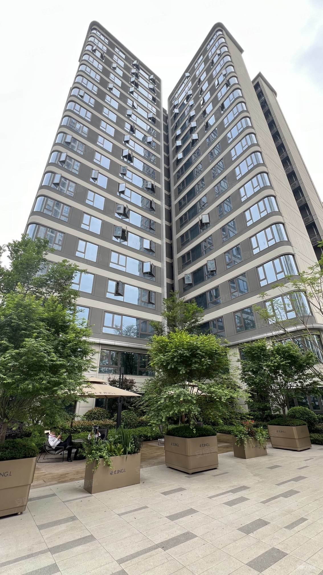 new超性价比的观音桥轻轨小高层精装中央空调新风