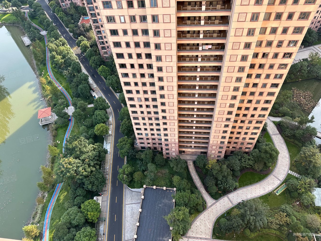 汇金新城三房很好的楼层只需165万