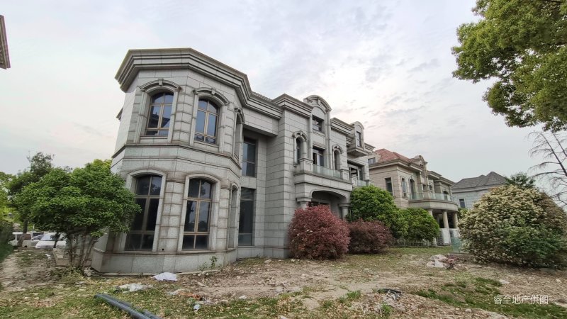 美兰湖独栋别墅丨300平花园丨高尔夫球场景观丨看房随时