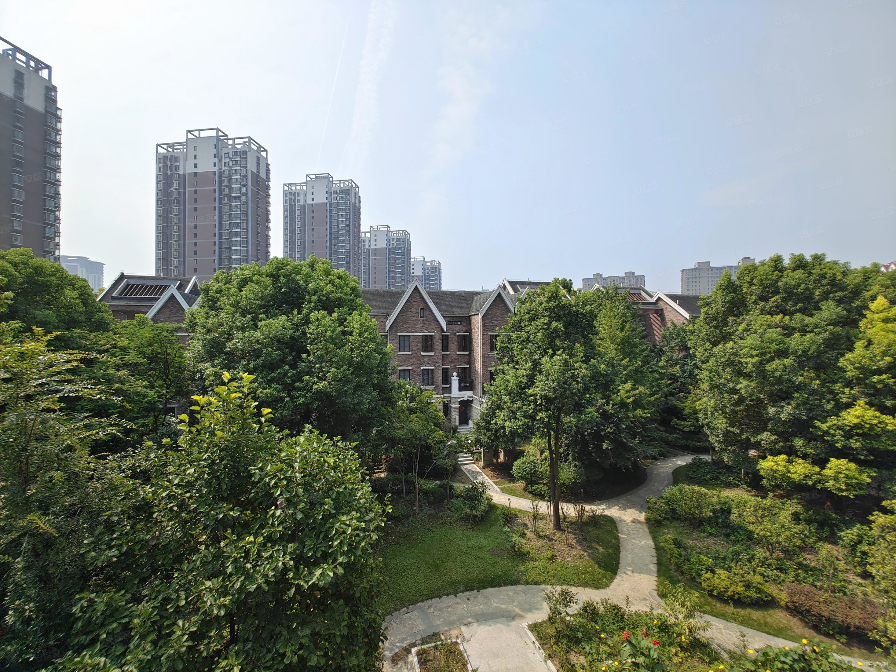 玫瑰绅城花园(别墅)4室2厅4卫313.85㎡南北505万