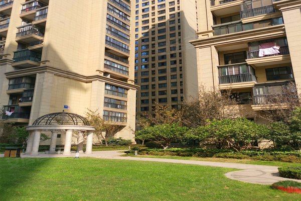 很赞 特色 【小区户型】小区由2栋商 住,15栋住宅,46栋排屋和别墅组成