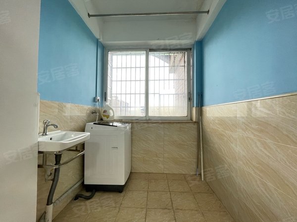 广州黄埔南岗鸿森大厦鸿森大厦 4室2厅2卫 3500元月 配套齐全 精装修