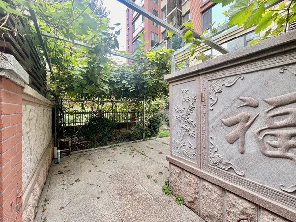 青岛城阳白云山公园青特小镇a区青特小镇a区120平可用460平带院2层