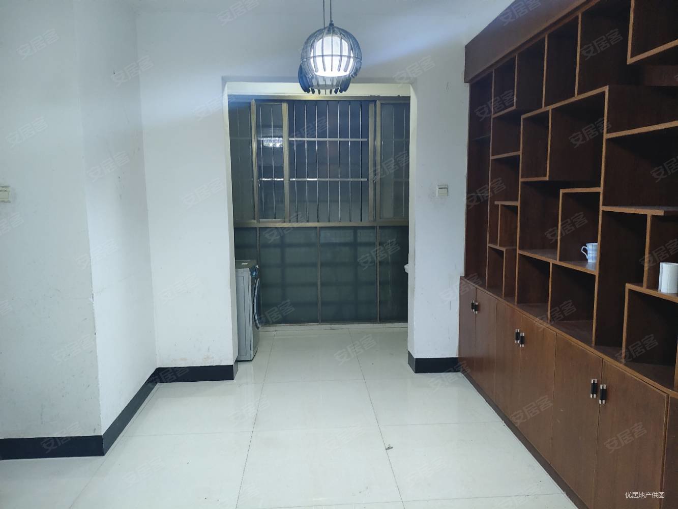 东湾桃花苑4室2厅2卫127.58㎡南北28.8万