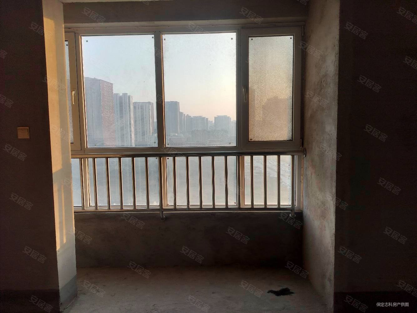 荣联天下城(北区)3室2厅2卫141.1㎡南北86万