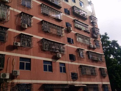 深圳小区 宝安小区 宝体,碧海湾,港隆城小区 共乐村业主诚心出售 南坪