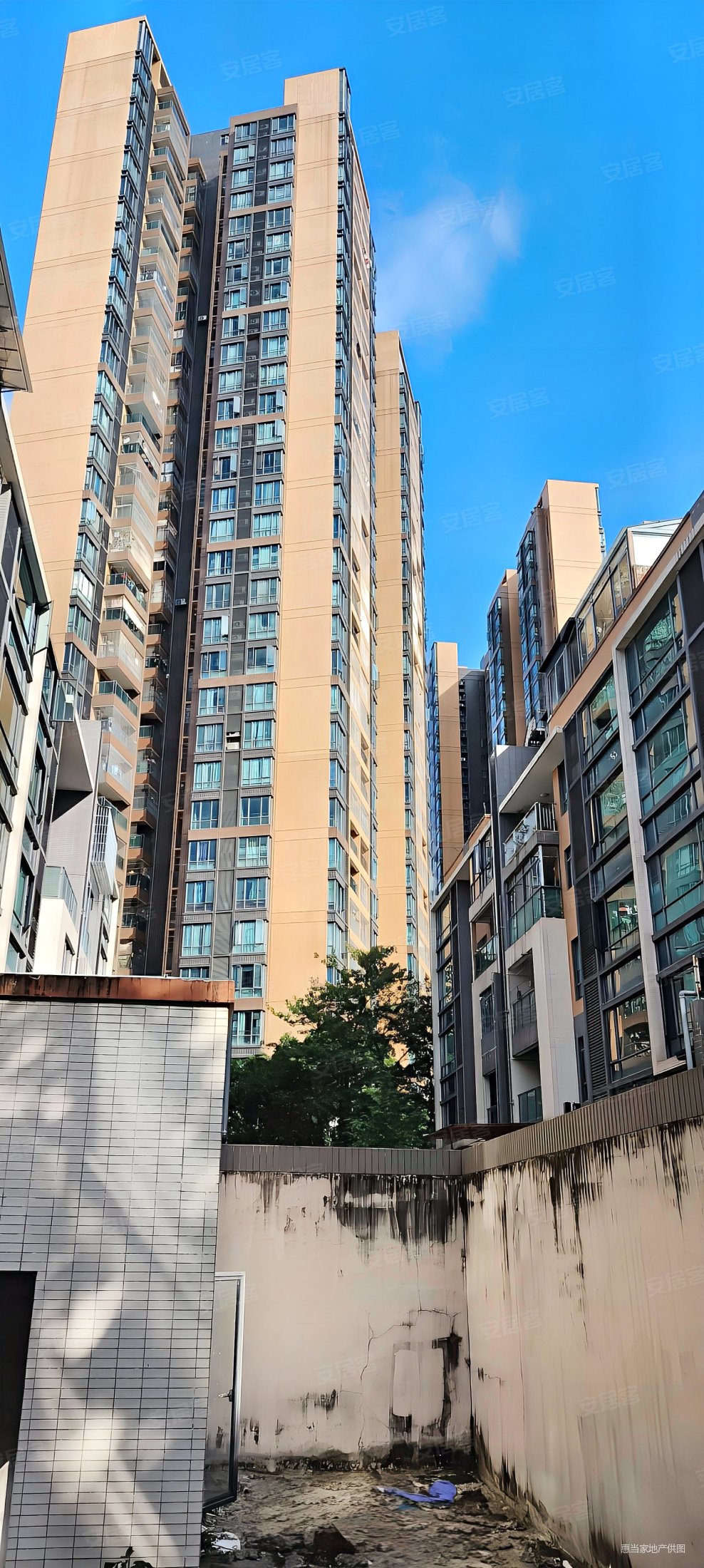 海伦春天叠墅大后花园地下室可做茶室两个车位