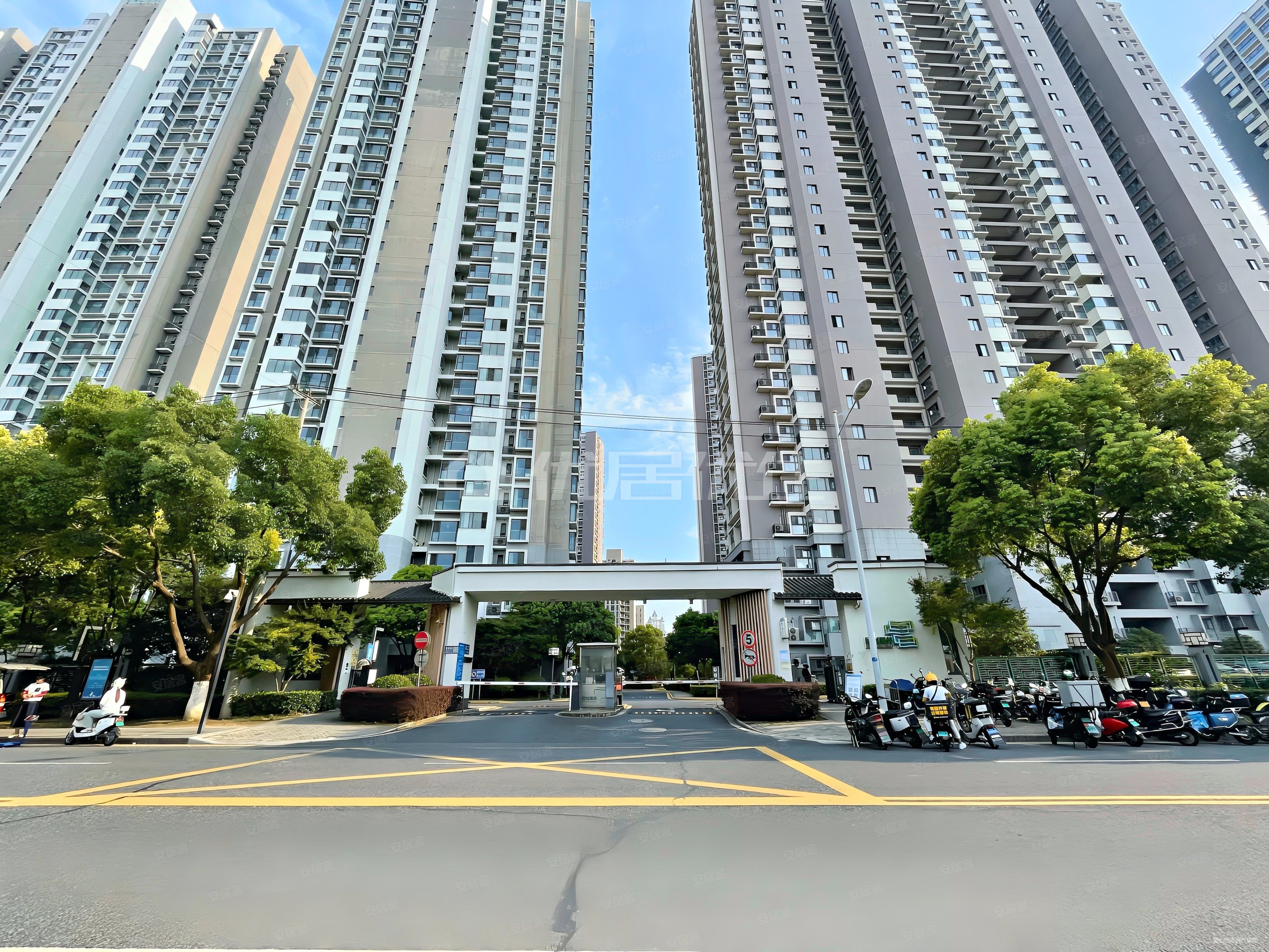 精装258万元包增值税3居室昆城景苑