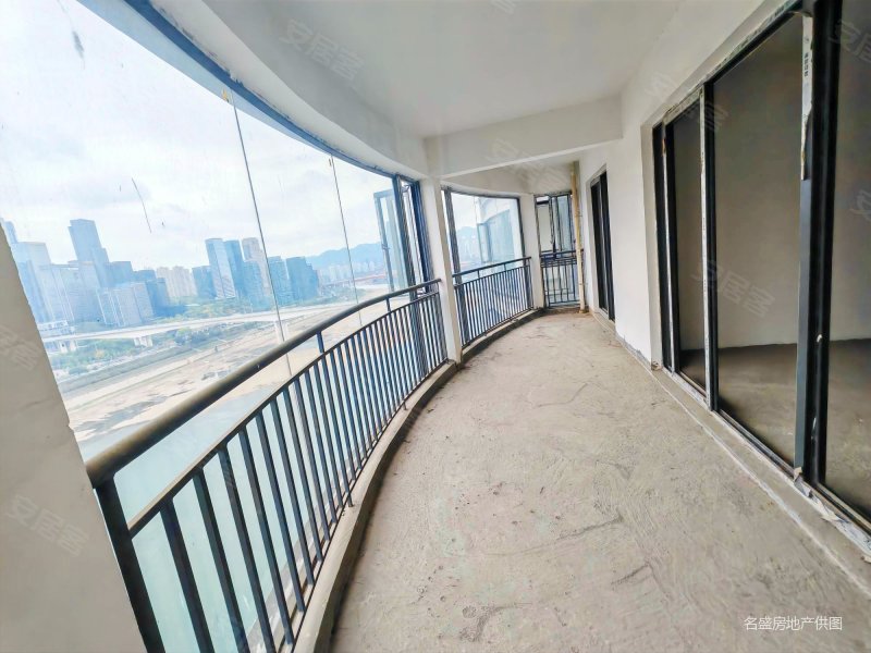 重庆公馆3室2厅2卫169㎡南北200万