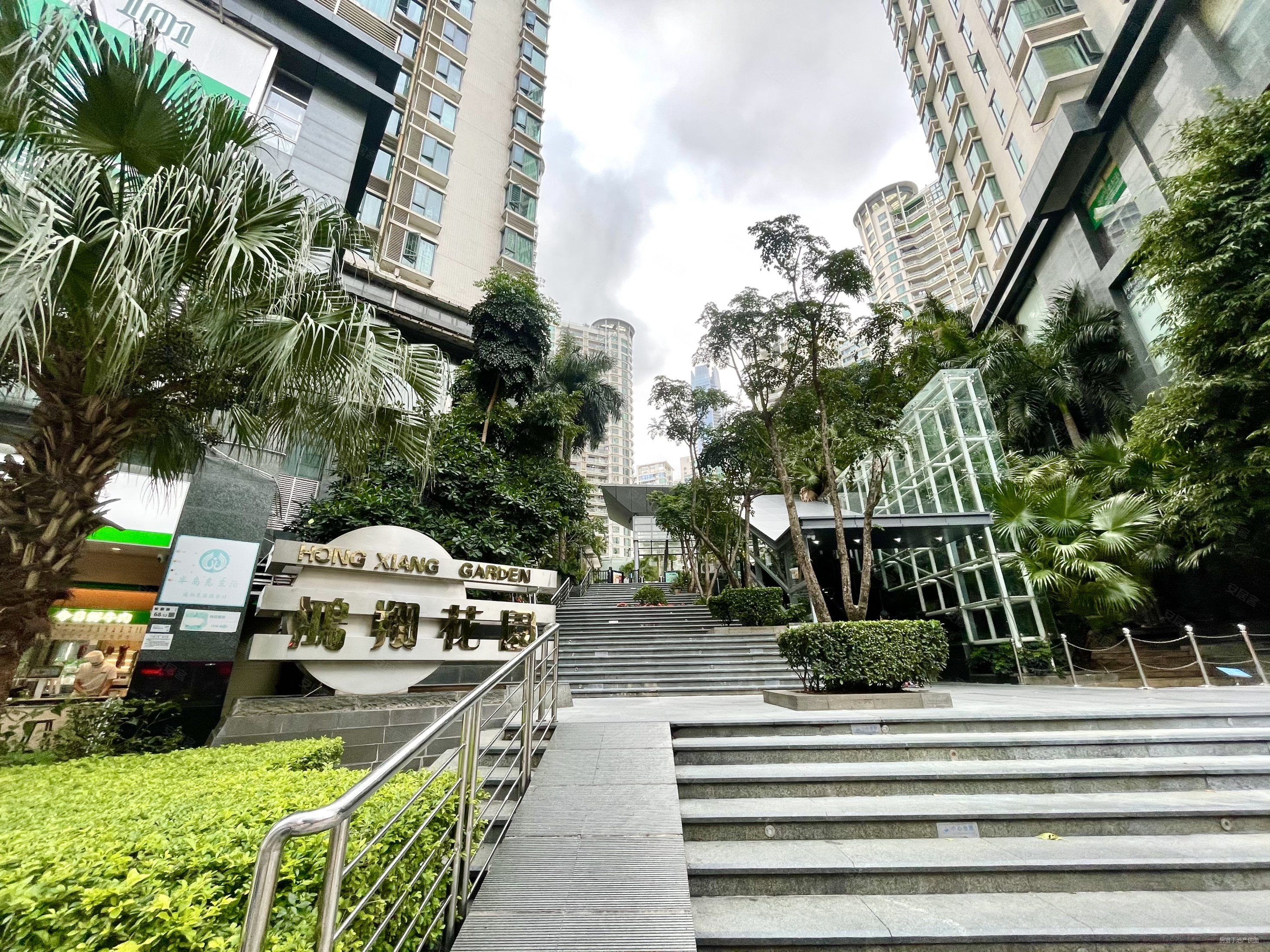 鸿翔花园3室2厅2卫117.39㎡南北0万