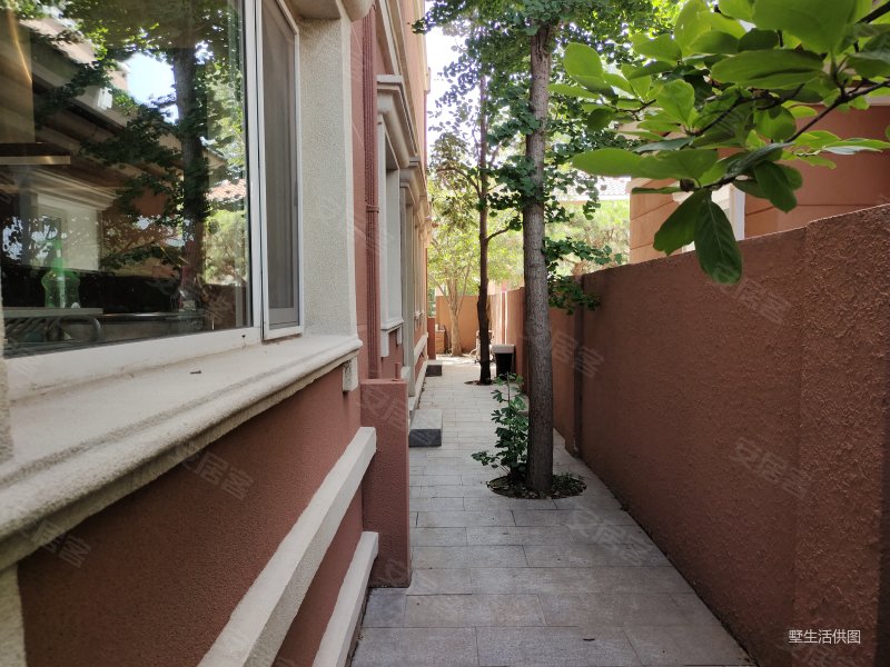 香江花园独栋别墅700多平米热售,全屋地暖,业主自住房