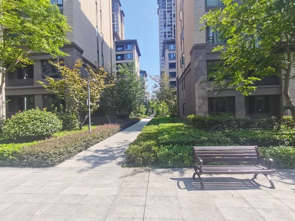 重庆江津双福新区中骏雍景湾中骏雍锦湾精装修三房带车位1500一个月