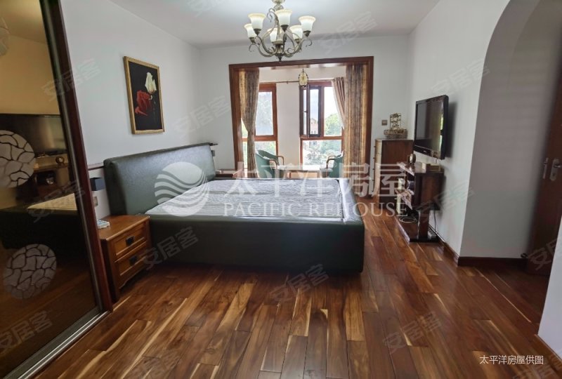 城市经典高迪 中间楼层 出行方便 精装修 近地铁 超低密度,城市经典高