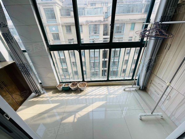 无锡锡山安镇冠达豪景苑冠达豪景苑!安镇小学旁!实图实价!装修很漂亮!