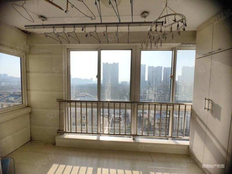 电梯房10楼杰瑞花园3居室飞机户型有车库车位有地暖