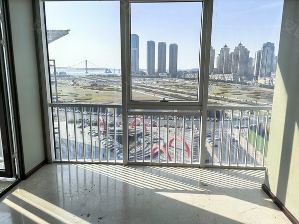 大连沙河口星海广场星海大观星海大观落地窗一室一厅南向看广场楼内性价比高稀有房出租房源真实图片