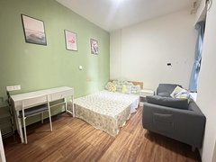 重庆两江新区江北嘴自己的房子 没人住 空置出来出租 家电什么的都是有的 可月付出租房源真实图片