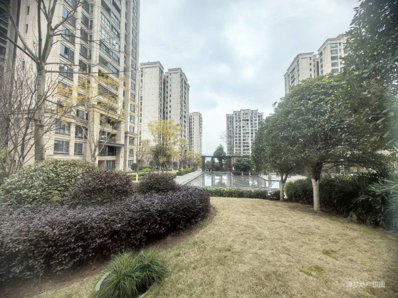 御澜府清水三房可看江小区环境优美