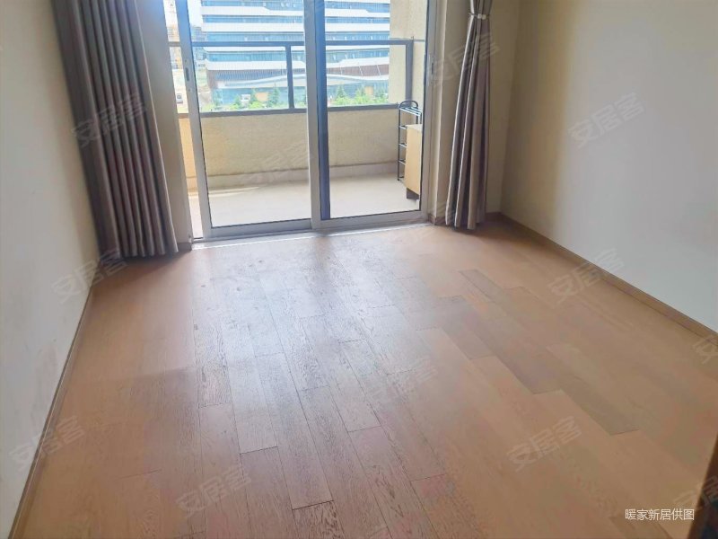 绿地501 一期湖景三居6米阳台交通便捷