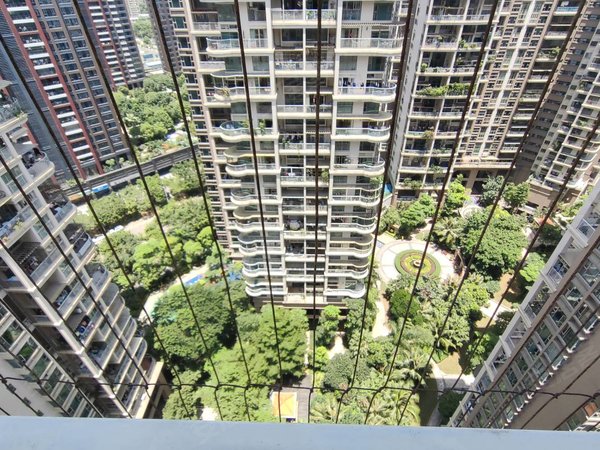 深圳宝安宝安中心区西岸观邸超高层全视频讲解实拍,安静朝花园内,停车