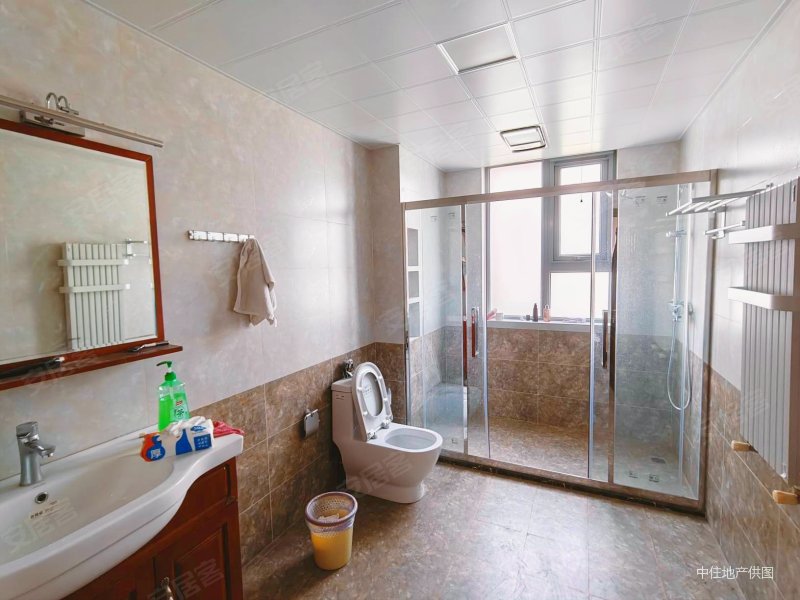 汉峪海风精装四室 有两个车位 精装未住