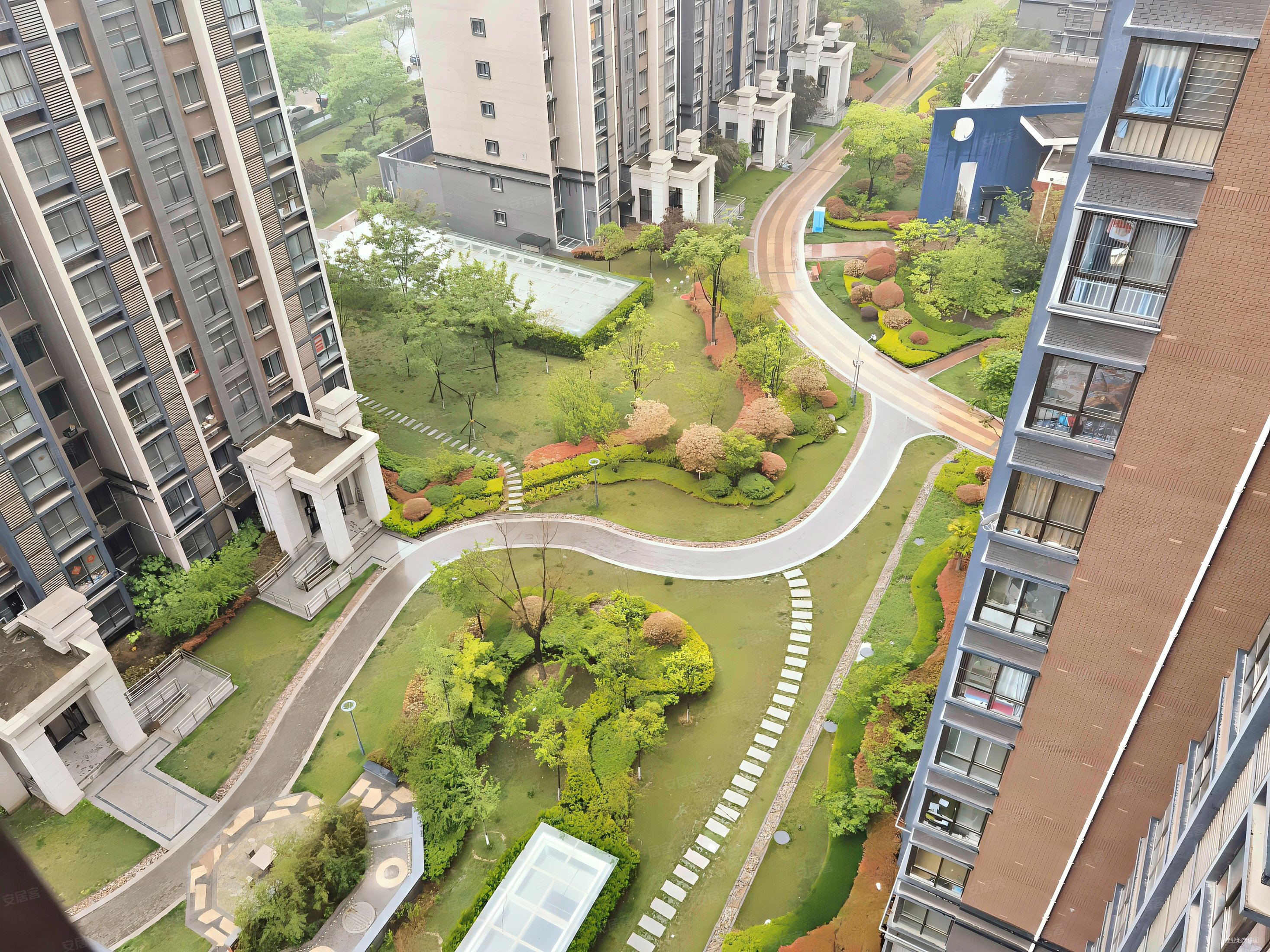 长庆湖滨花园三区 带电梯 高楼层采光充足 南北通透 产权清晰