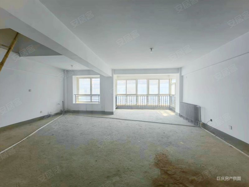 复式楼急售 金华苑 四室带露台 产权可按揭,金华苑