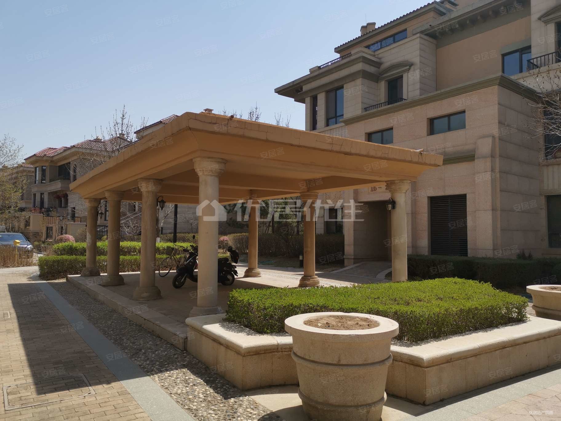 东岸国际洋房三楼带储藏间送家私