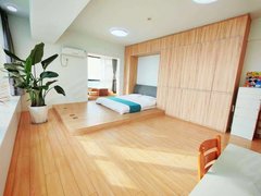 青岛黄岛灵山卫全新一次未住 学生优惠 宠物友好 全屋定制大衣柜 融创茂出租房源真实图片