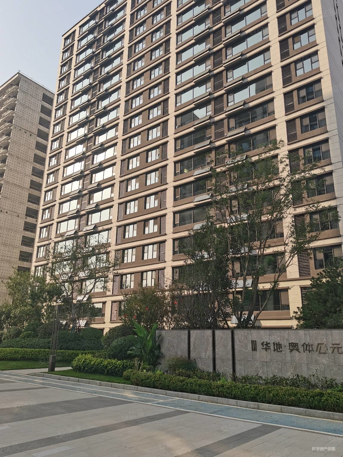 华地奥体公元4室2厅2卫136㎡南北83万