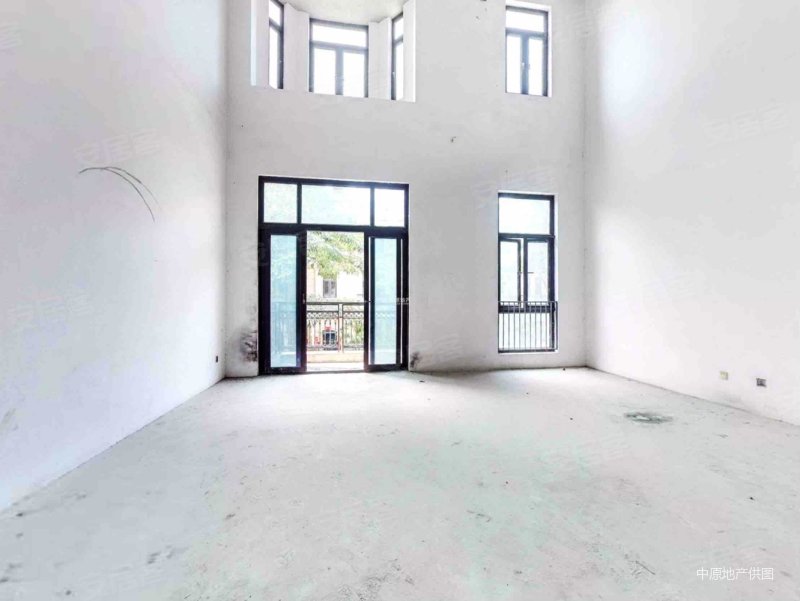 低密度小区,楼间距宽,社区中间位置,安静私密住家,中海九号公馆(别墅)