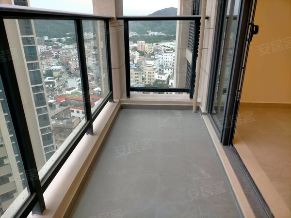 坪地中学对面沃尔玛旁万家超市楼上丁山河畔花园三房空房出租,龙岗