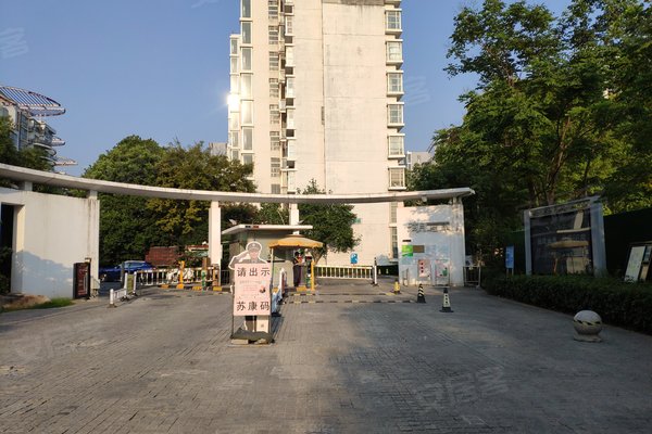 湖左岸优点,不足,湖左岸怎么样,湖左岸周边房产中介经纪人评价-苏州