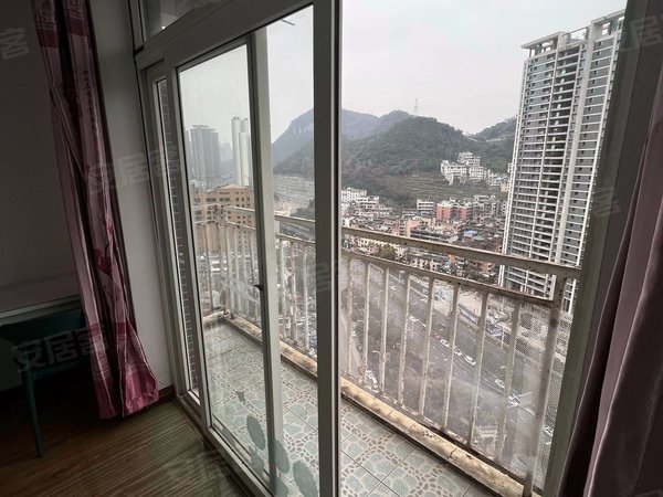 贵阳南明省军区盛世华庭无中介押一付一月付嘉润路口油榨街逸天城随时看房家电齐全精装修出租房源真实图片