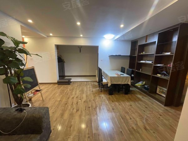 上海徐汇斜土路徐汇新湖云庭近西南位育,南洋中学,大木桥路地铁站,4,12号线。出租房源真实图片