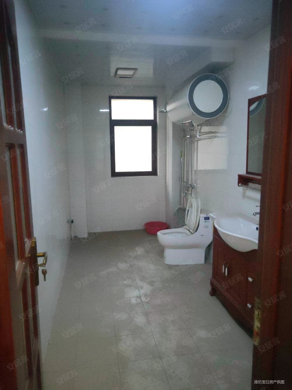 青云国际城3室2厅2卫143.56㎡南北79.9万